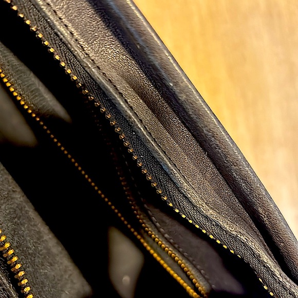 Vintage gorgeous Coach bag with embossed label, original leather tag,zipper pull - Picture 4 of 16